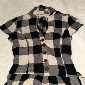 Black and white short sleeve dress